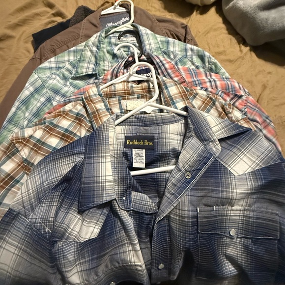 ,18 different shirts,15 of them are 2X,3 are XL, - Picture 5 of 5